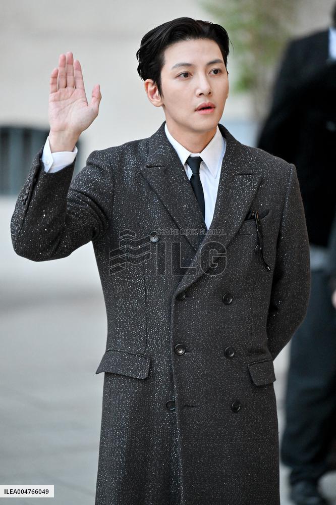 PFW Tom Ford Outside Arrivals