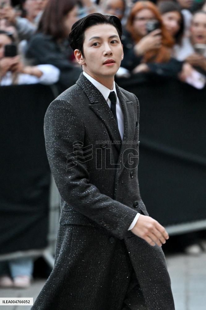 PFW Tom Ford Outside Arrivals