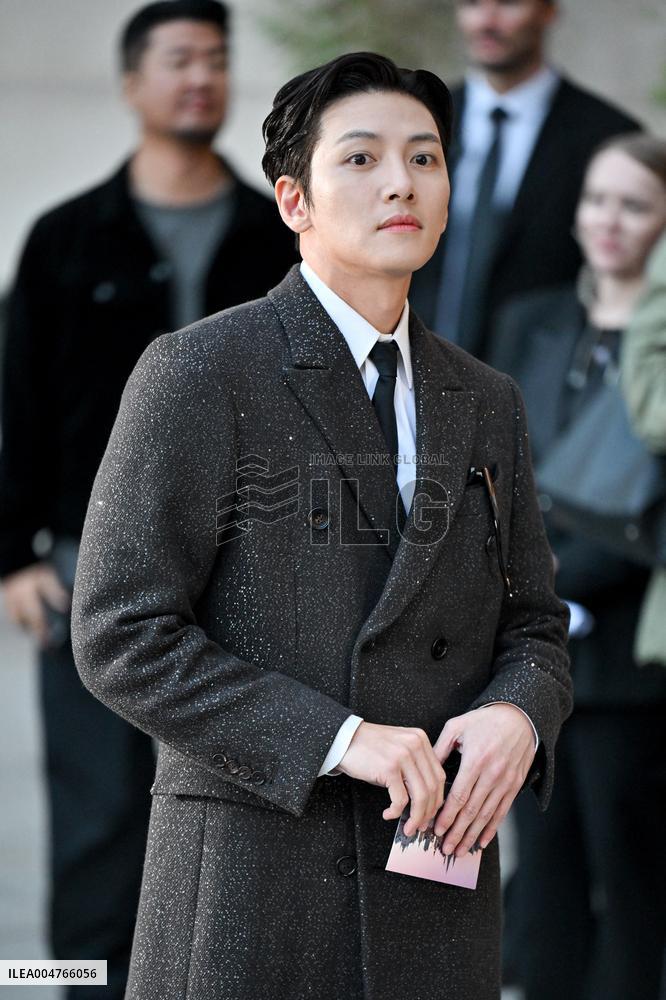 PFW Tom Ford Outside Arrivals