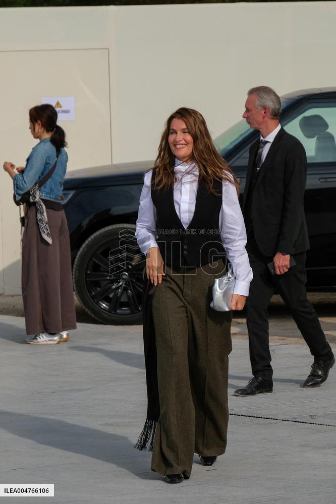 PFW Dior Outside Arrivals - France