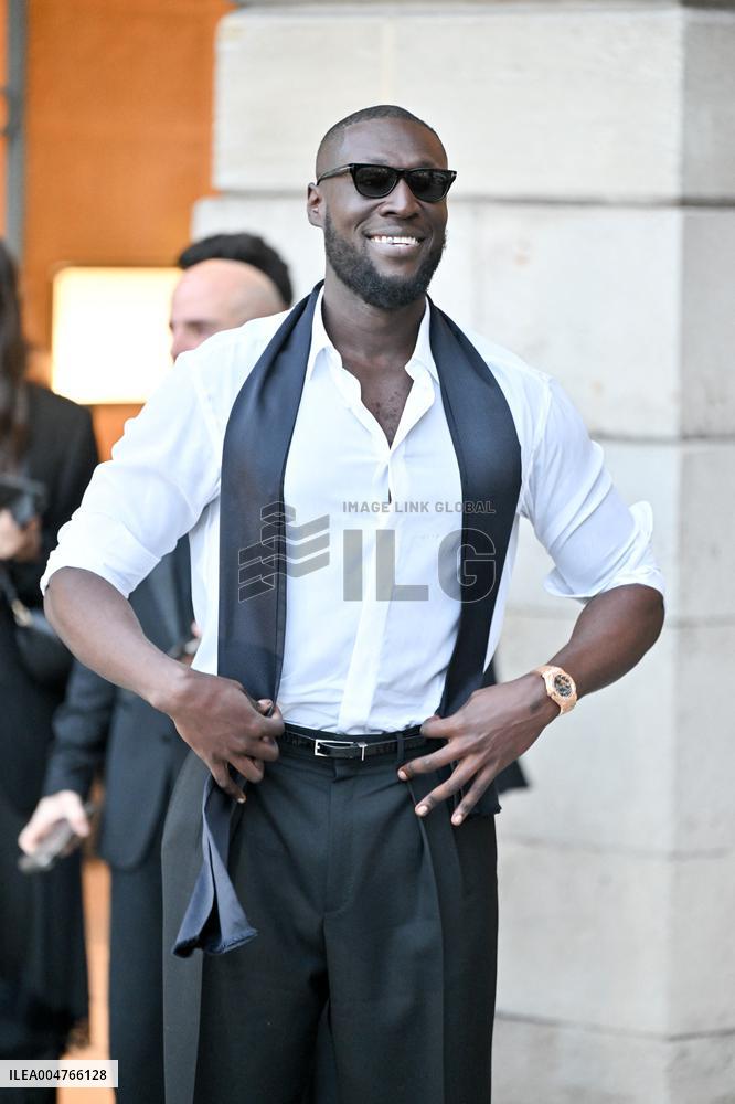 PFW Tom Ford Outside Arrivals