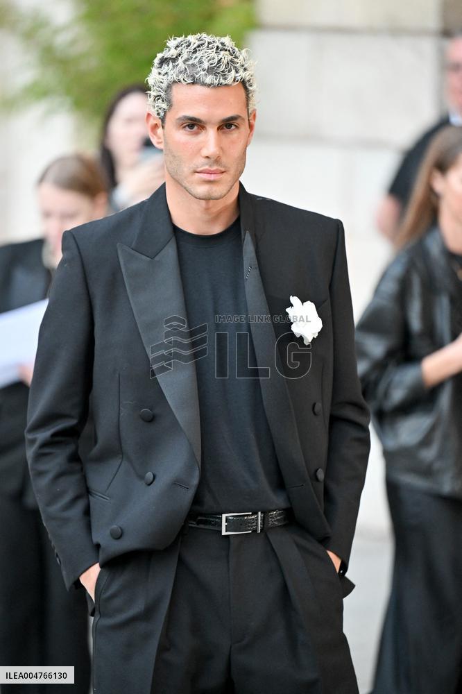 PFW Tom Ford Outside Arrivals