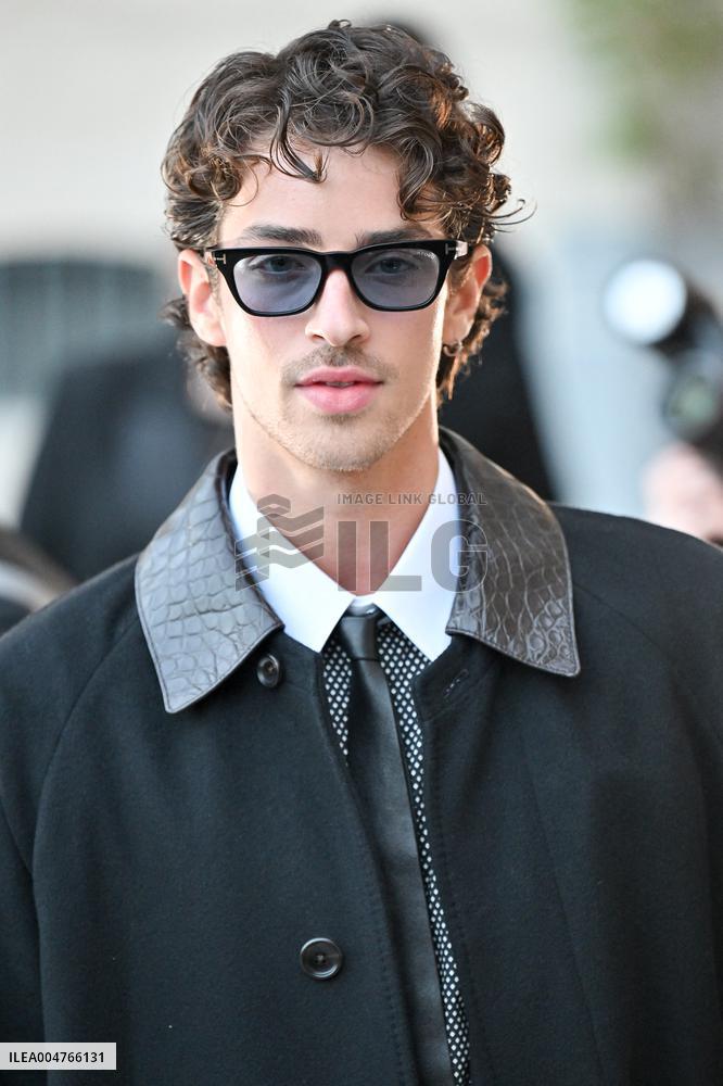 PFW Tom Ford Outside Arrivals