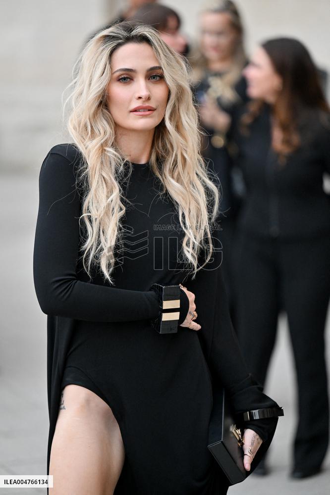 PFW Tom Ford Outside Arrivals