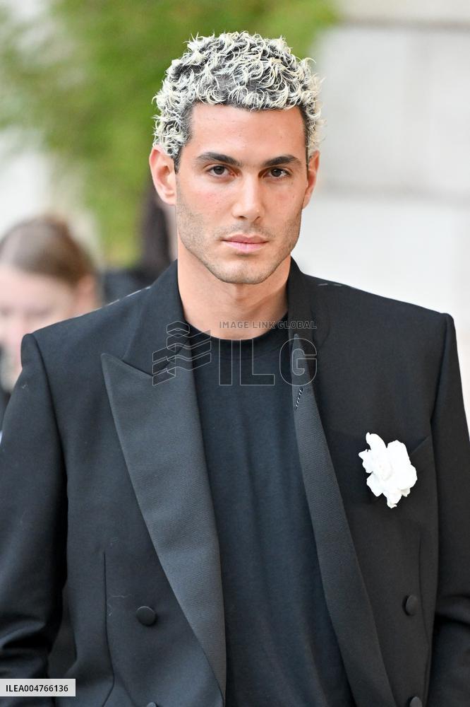 PFW Tom Ford Outside Arrivals