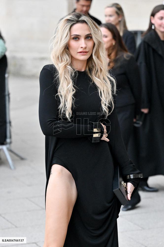 PFW Tom Ford Outside Arrivals