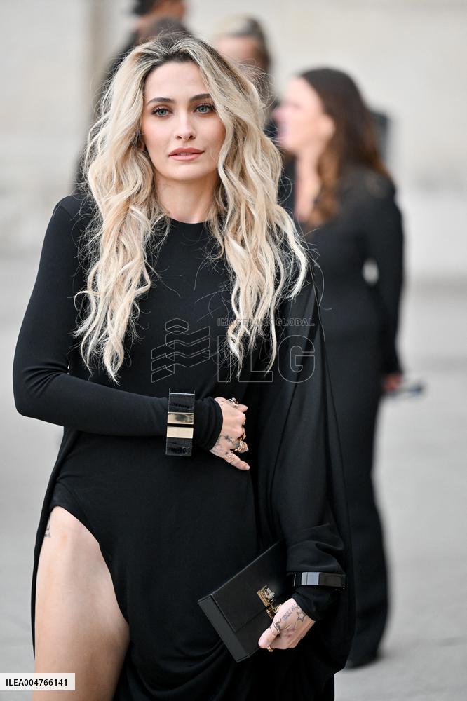 PFW Tom Ford Outside Arrivals