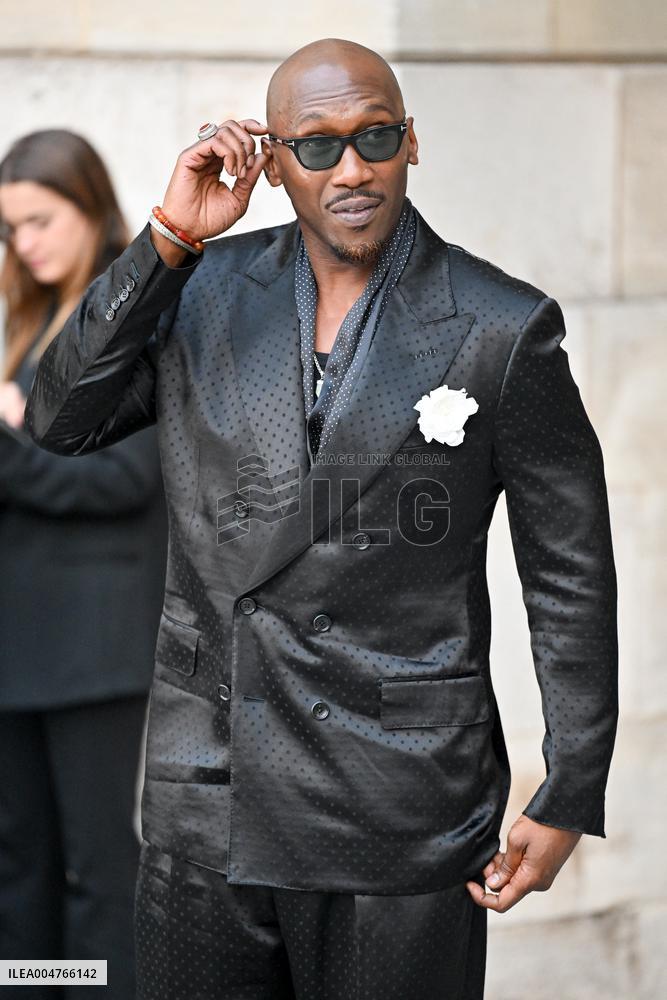 PFW Tom Ford Outside Arrivals