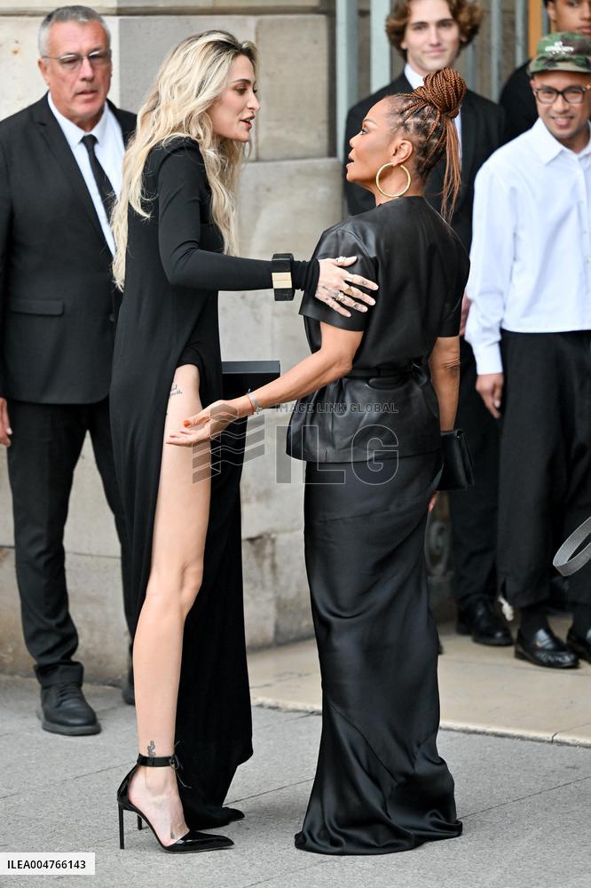 PFW Tom Ford Outside Arrivals