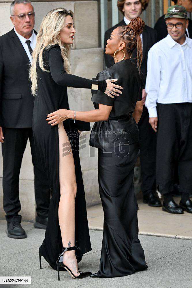 PFW Tom Ford Outside Arrivals