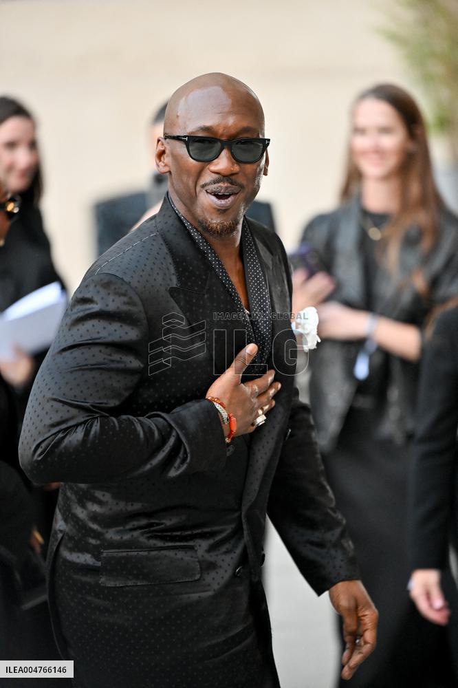 PFW Tom Ford Outside Arrivals