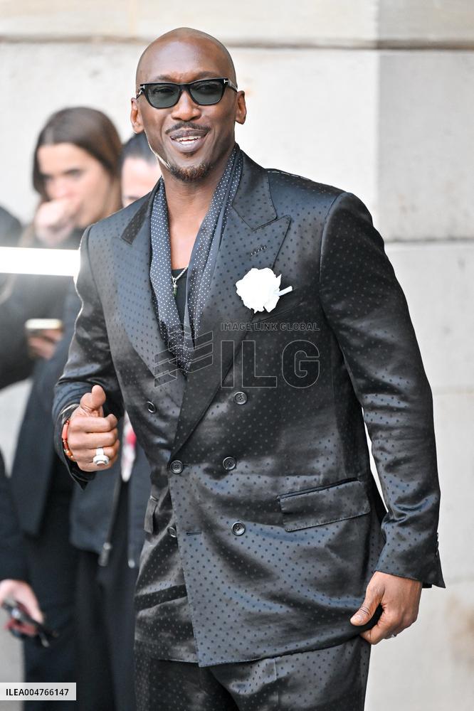 PFW Tom Ford Outside Arrivals