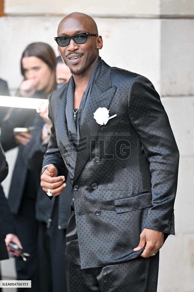 PFW Tom Ford Outside Arrivals