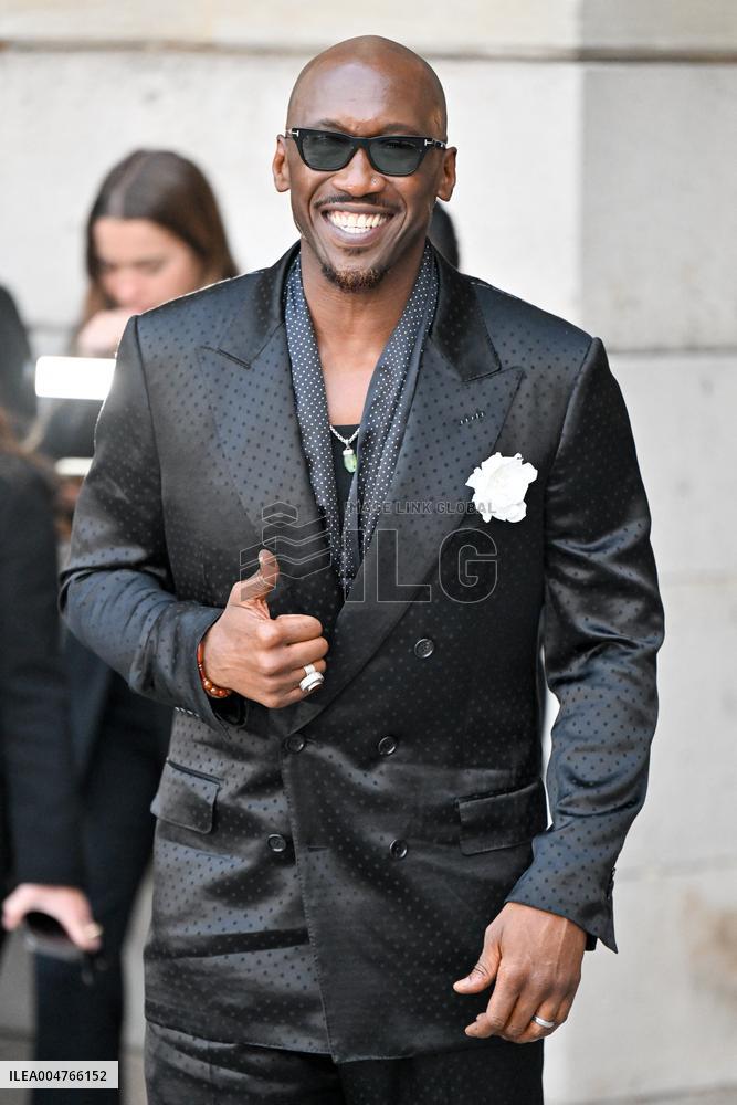 PFW Tom Ford Outside Arrivals