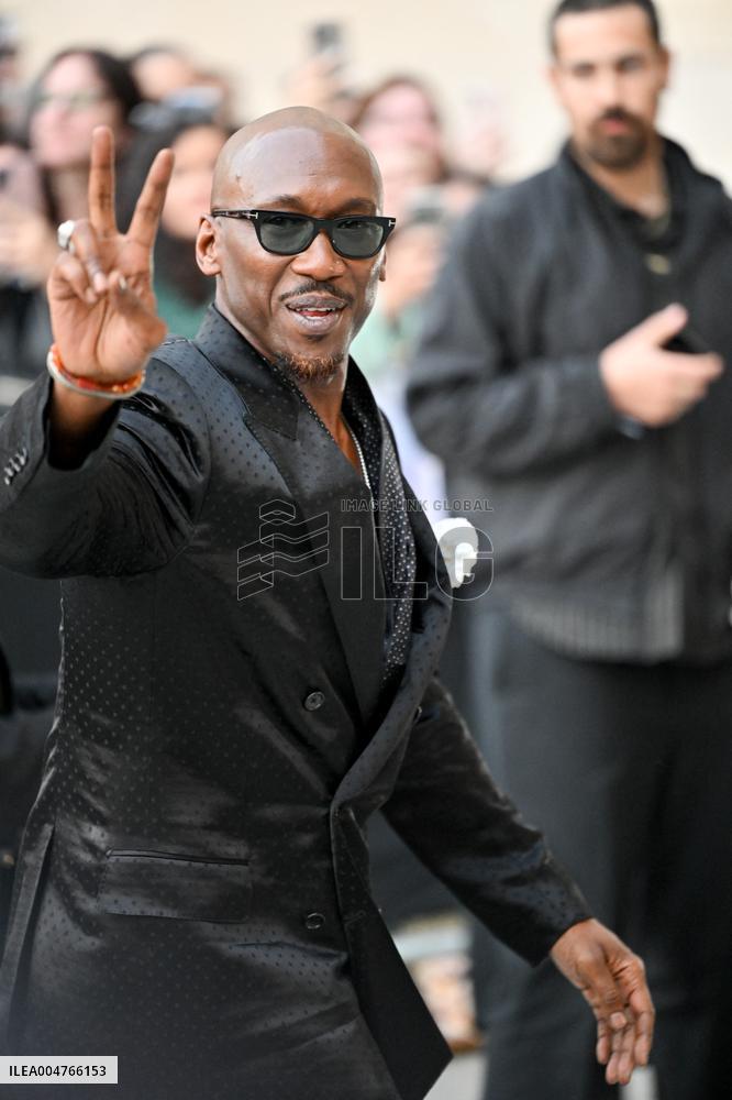 PFW Tom Ford Outside Arrivals