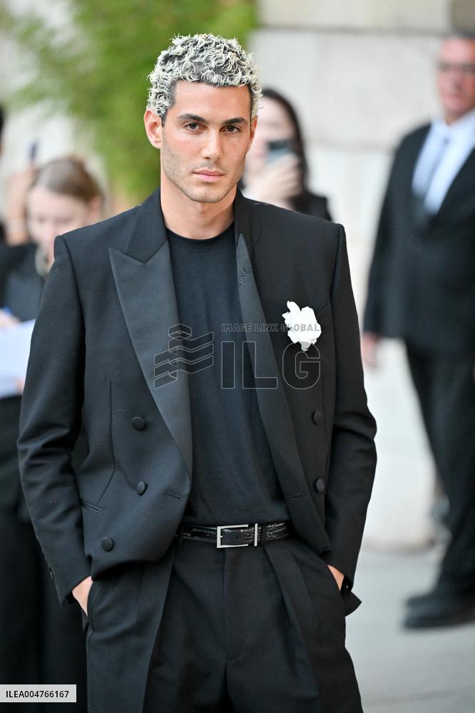 PFW Tom Ford Outside Arrivals