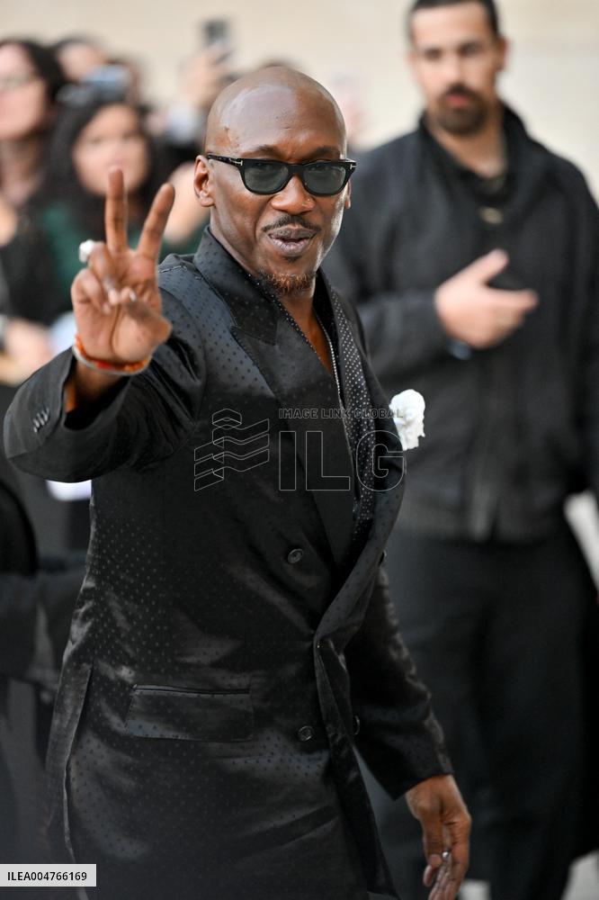 PFW Tom Ford Outside Arrivals