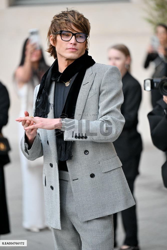 PFW Tom Ford Outside Arrivals