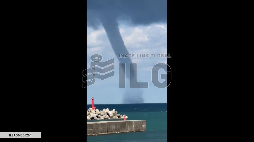 Japan: Huge Waterspout Spotted off Tsuruoka City, Yamagata