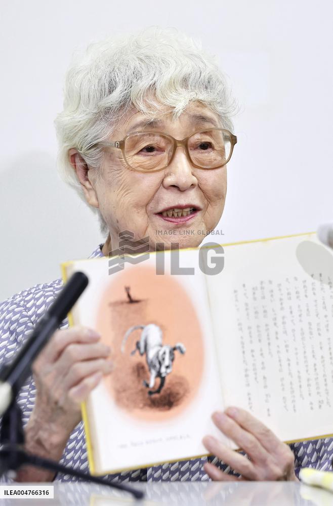 Abductee Megumi Yokota's mother meets press