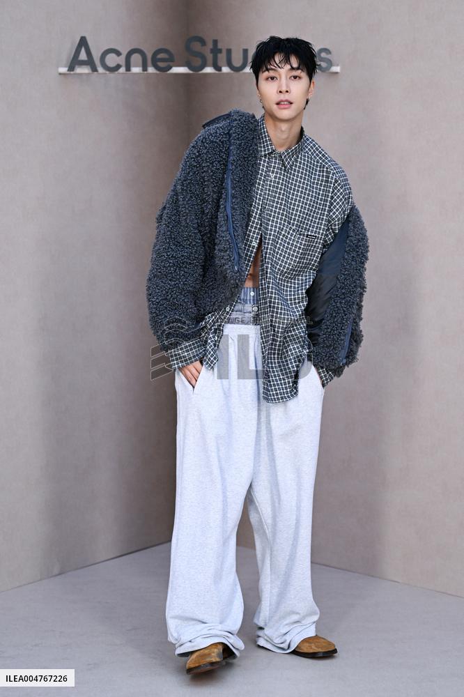 PFW Acne Studios Photocall