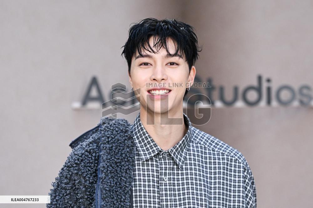 PFW Acne Studios Photocall