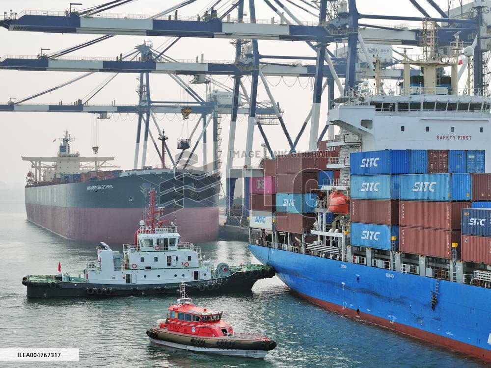 The Cargo Throughput of Chinese Ports