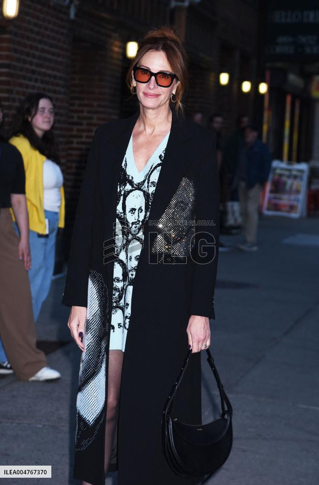 Julia Roberts At The Late Show - NYC