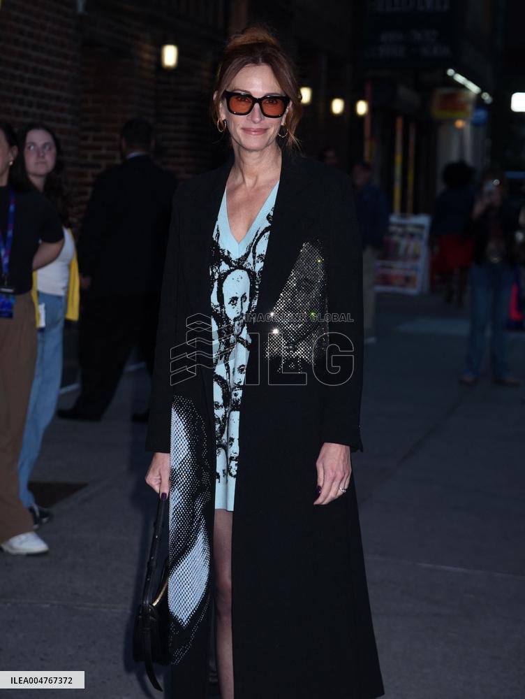 Julia Roberts At The Late Show - NYC