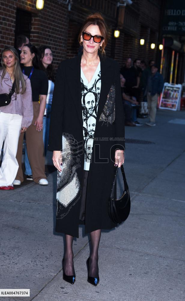 Julia Roberts At The Late Show - NYC