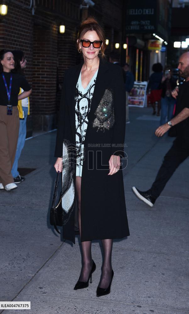 Julia Roberts At The Late Show - NYC