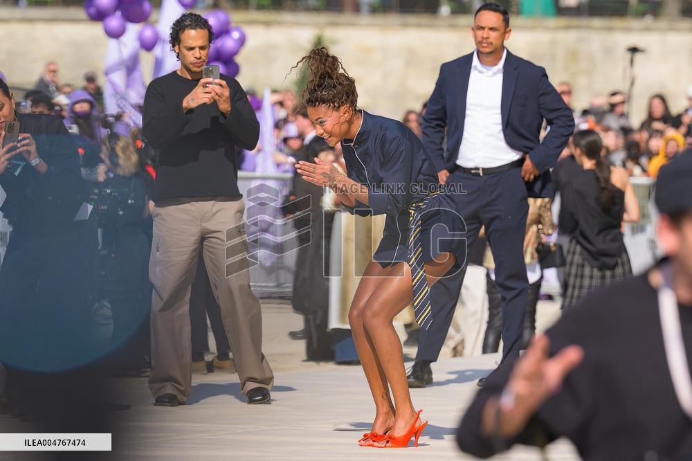 PFW - Christian Dior Outside Arrivals