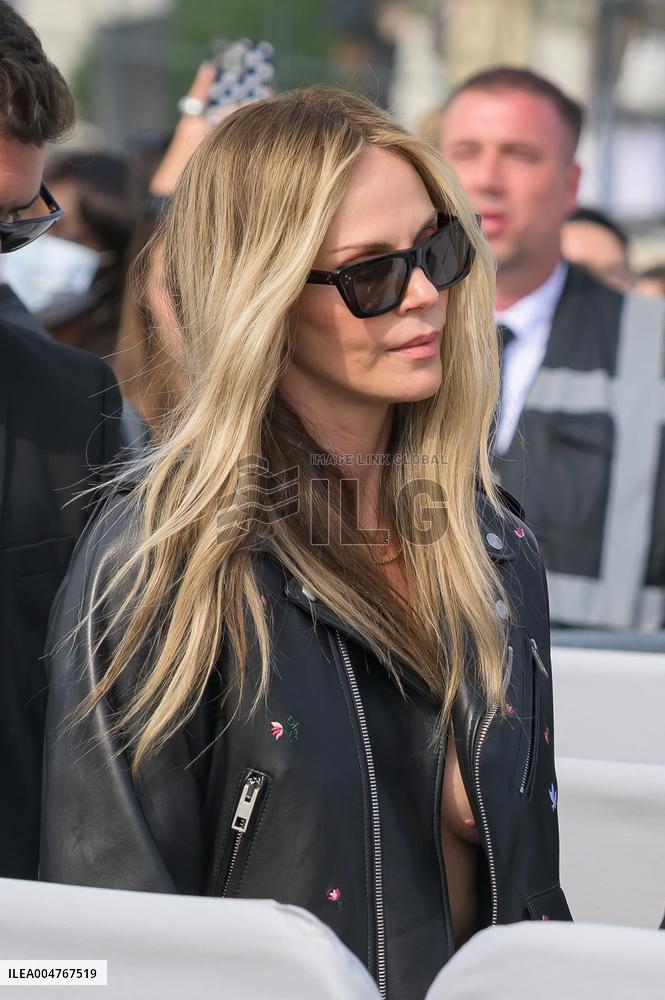 PFW - Christian Dior Outside Arrivals