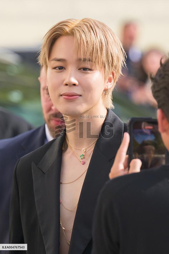 PFW - Christian Dior Outside Arrivals