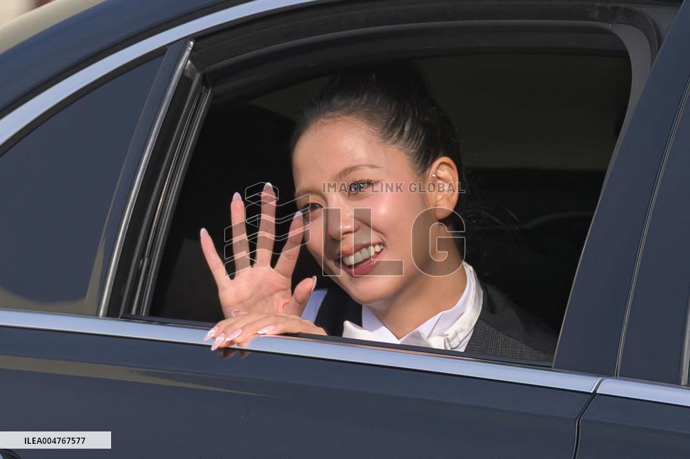PFW - Christian Dior Outside Arrivals