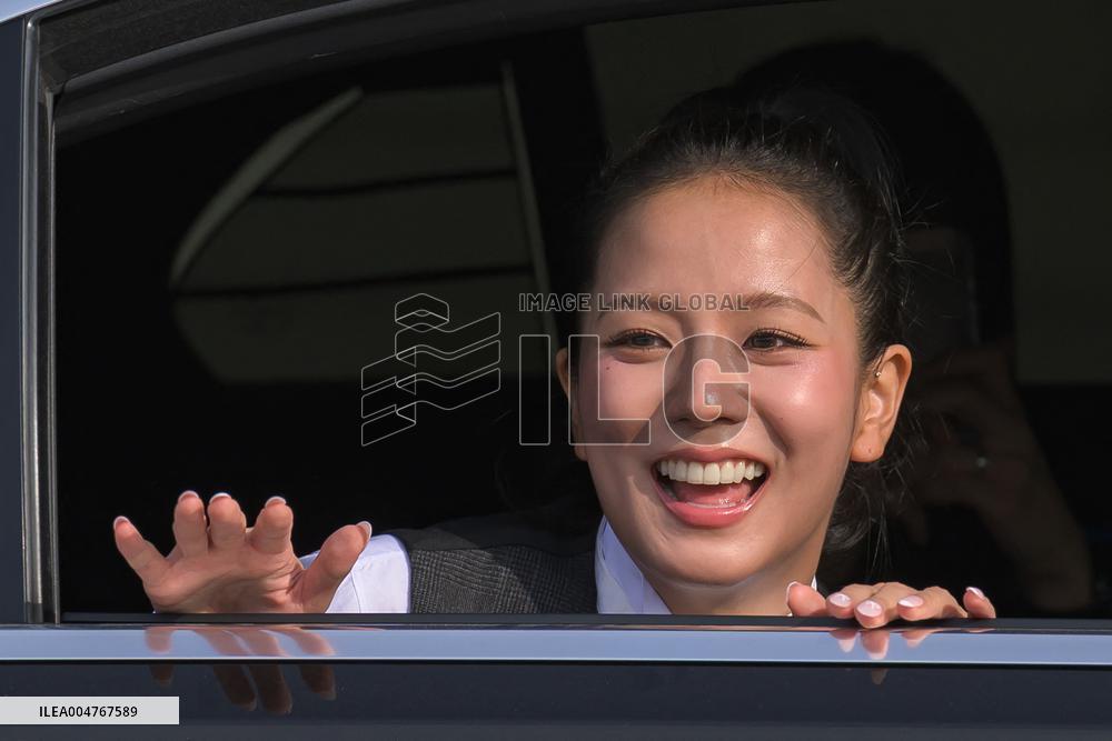 PFW - Christian Dior Outside Arrivals