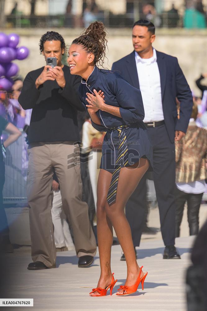 PFW - Christian Dior Outside Arrivals