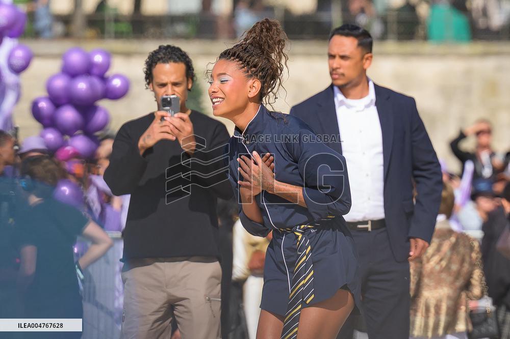 PFW - Christian Dior Outside Arrivals