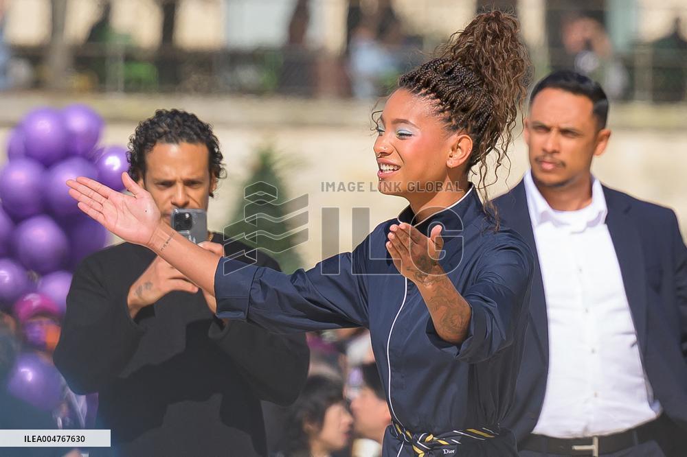 PFW - Christian Dior Outside Arrivals