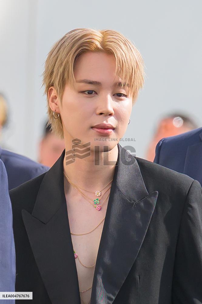 PFW - Christian Dior Outside Arrivals