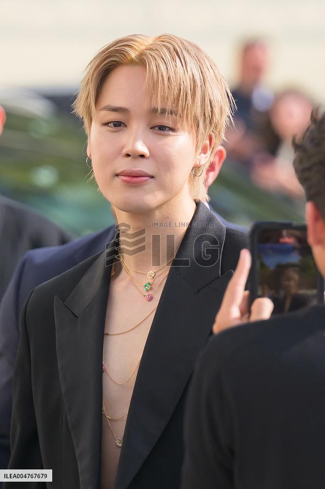 PFW - Christian Dior Outside Arrivals