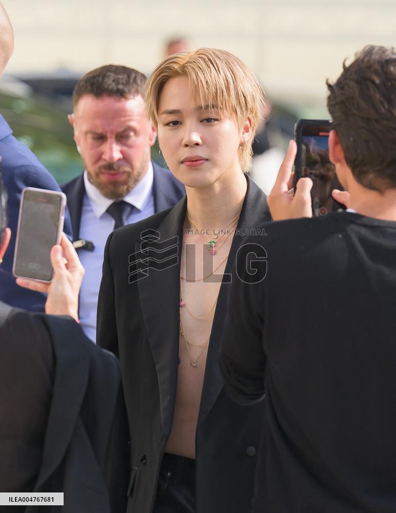 PFW - Christian Dior Outside Arrivals