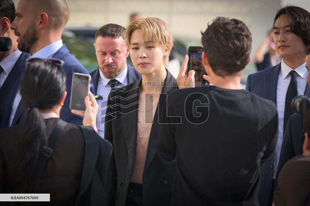 PFW - Christian Dior Outside Arrivals