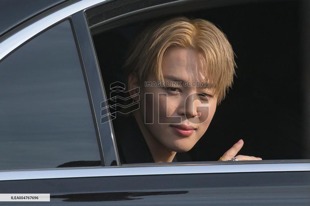 PFW - Christian Dior Outside Arrivals