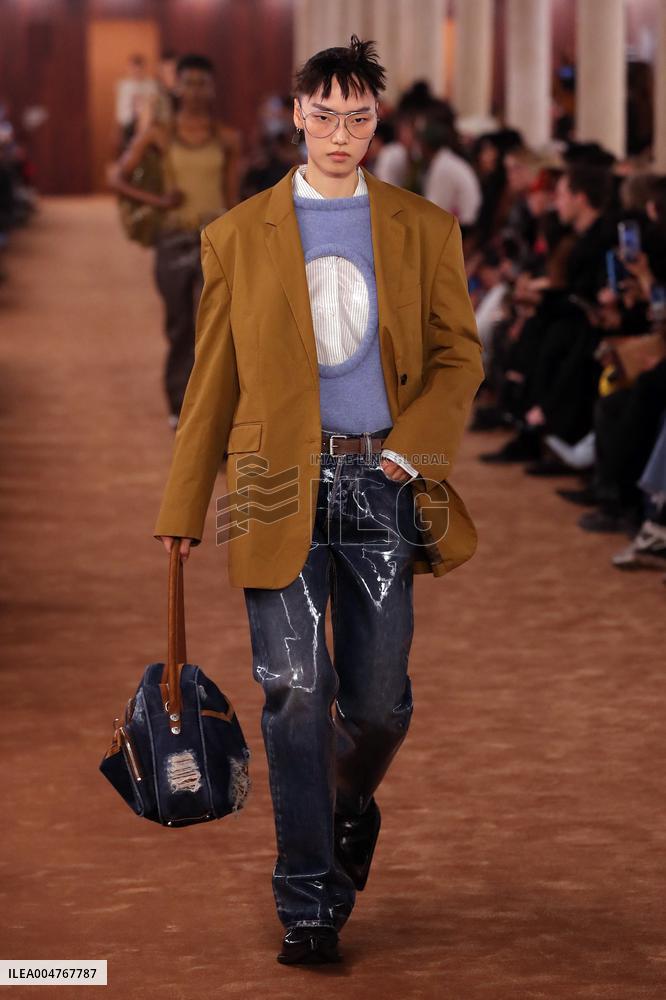 PFW - Acne Studios Runway