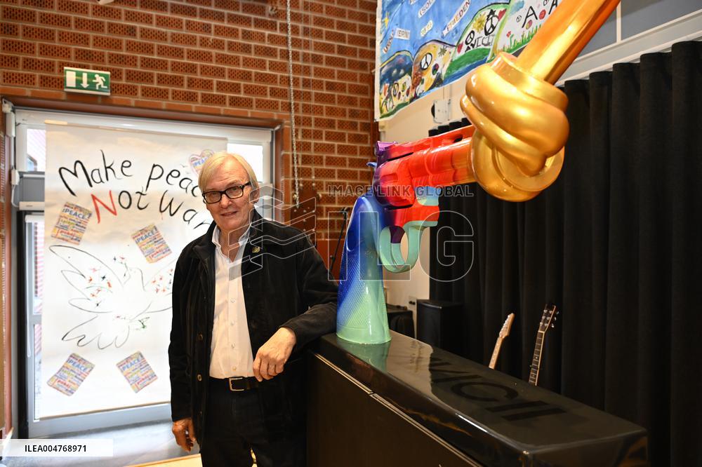 AVICII NON-VIOLENCE SYMBOL UNVEILED