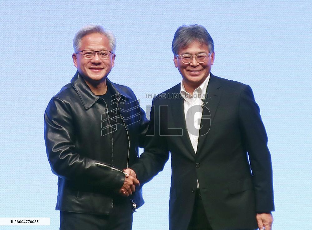 Fujitsu President Tokita and Nvidia CEO Huang