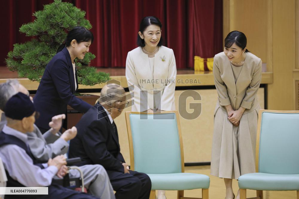Crown princess visits leprosy sanatorium in western Japan