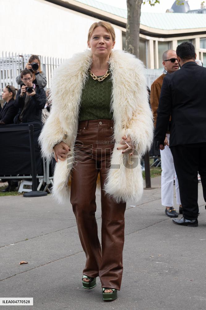 PFW - Rabanne Womenswear Spring-Summer - Arrivals NB
