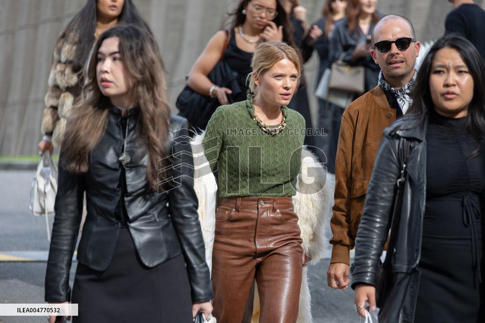 PFW - Rabanne Womenswear Spring-Summer - Arrivals NB